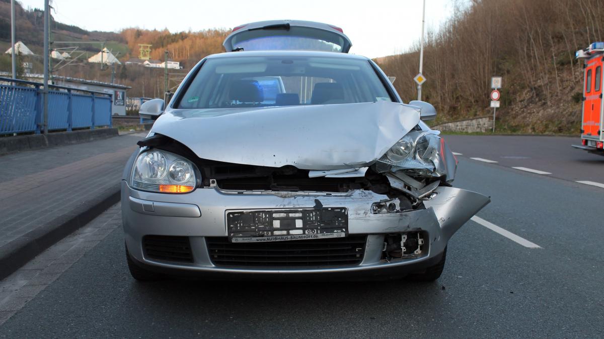 Eins der beteiligten Fahrzeuge. von Kreispolizeibehörde Olpe