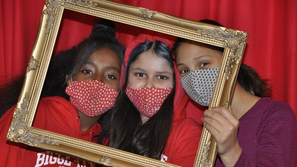 Zum Angebot des Mädchentreffs zählen auch zwei Fotoprojekte. von privat