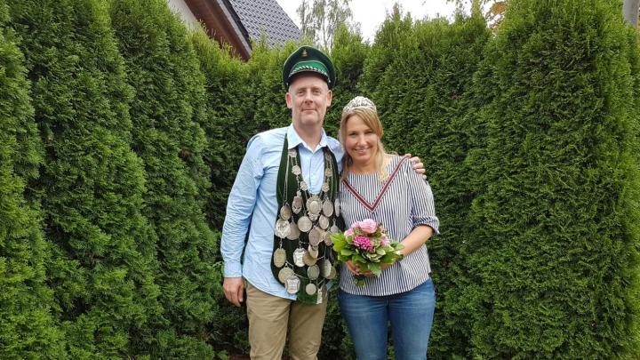Das Königspaar Helmut und Tanja Stahl regiert für ein weiteres Jahr in Heid