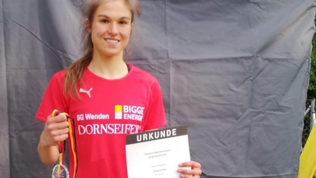 Johanna Pulte von der SG Wenden wird Deutsche Meisterin über 5000 m von privat
