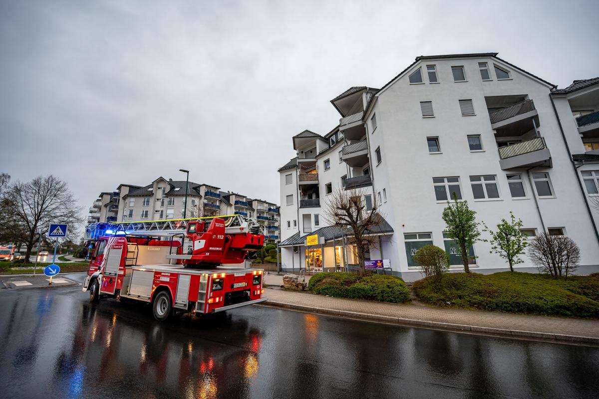Die Feuerwehr rückte am frühen Dienstagmorgen zu einem Wohnungsbrand aus. von Markus Klümper
