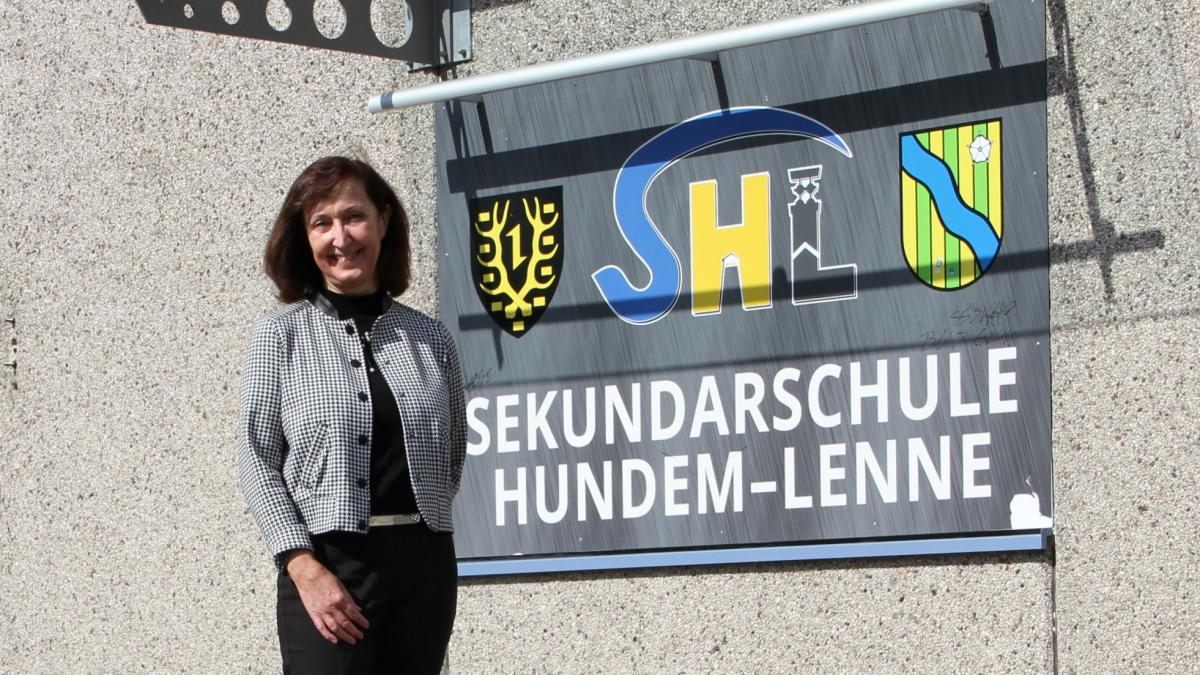 Seit Anfang März leitet Sabine Tigges die Sekundarschule Hundem-Lenne. Im Schulausschuss stellte sie ihre Schule jetzt vor. von Kerstin Sauer