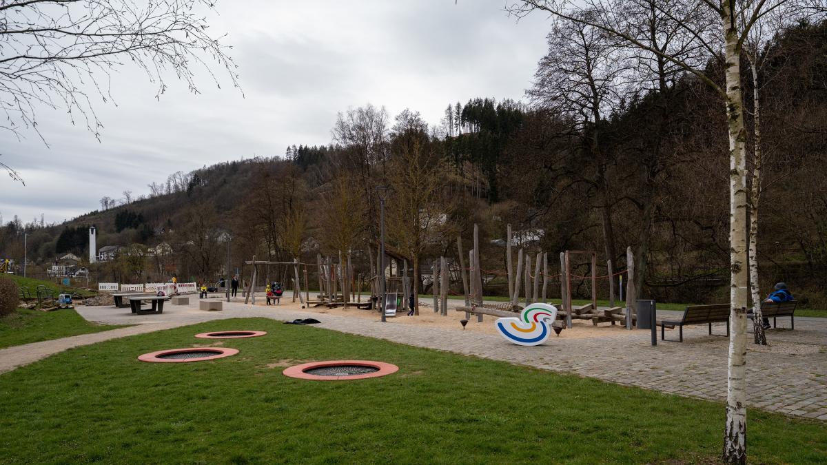 Für Eltern, Kinder, Wander- und Radfreunde ist der neue gestaltete Lennepark in Finnentrop aus der Regionale 2013 ein willkommener Aufenthaltsort. von Michael Bahr