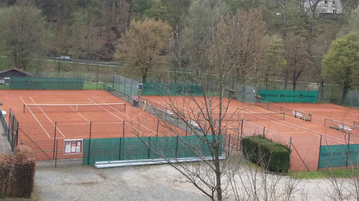 Ein Blick von oben auf den Kirchhundemer Tennisplatz. von privat
