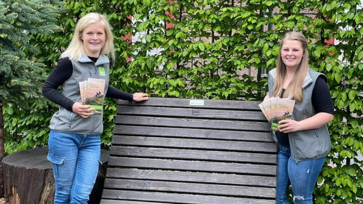 Die Tourist-Information Lennestadt & Kirchhundem stellt die neue Wanderkarte vor. von Urlaubsregion Lennestadt & Kirchhundem