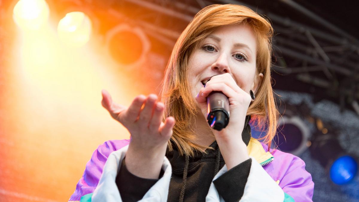 Rapperin Éasy hat ihren Weg von Attendorn nach Köln in einen Song verpackt, den sie auch in ihrer ehemaligen Heimat auf die Bühne brachte. Dieser trägt den Titel „Nest“. von privat