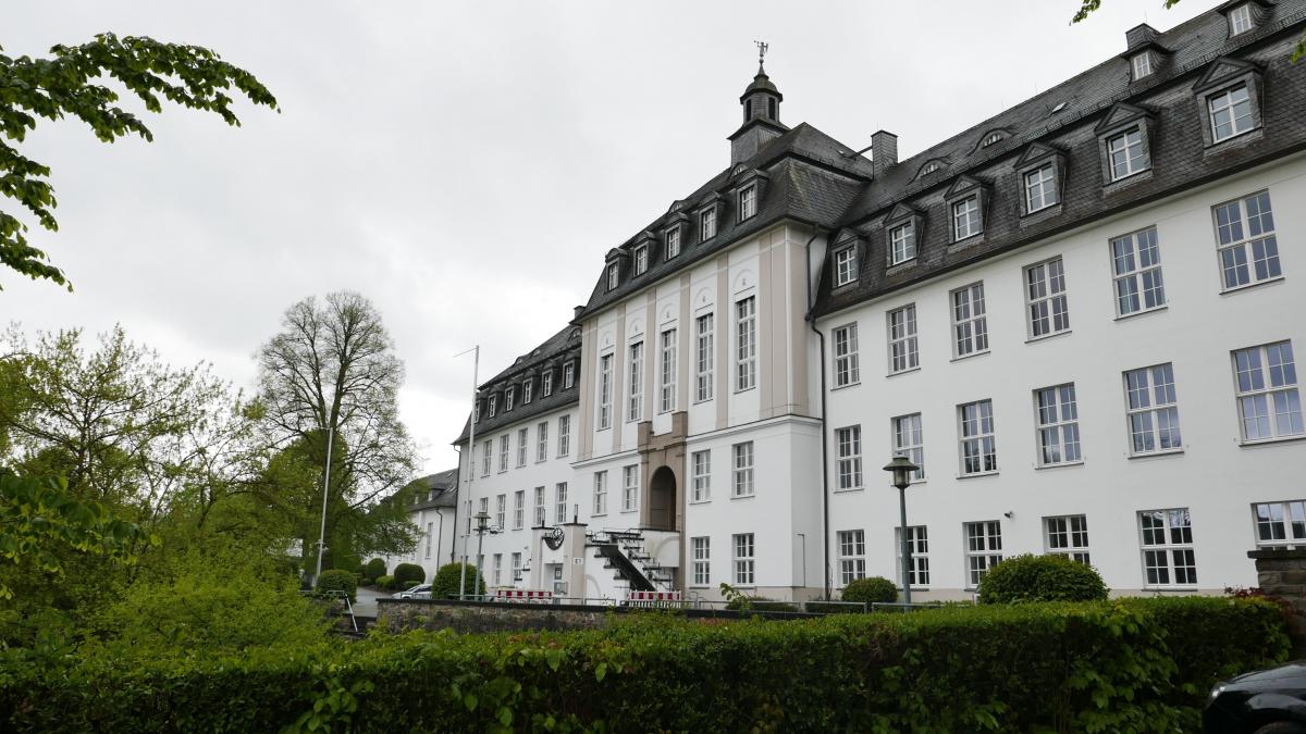 Das St.-Ursula-Gymnasium in Attendorn. von Sofia Isphording