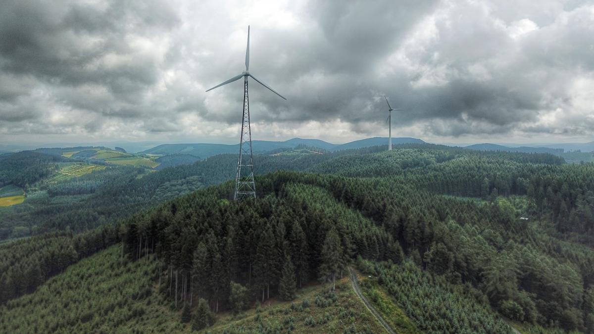 Archivfoto: Der Ausbau von Windkraftanlagen ist laut Grünen in NRW nahezu vollständig zum Erliegen gekommen. von Nils Dinkel