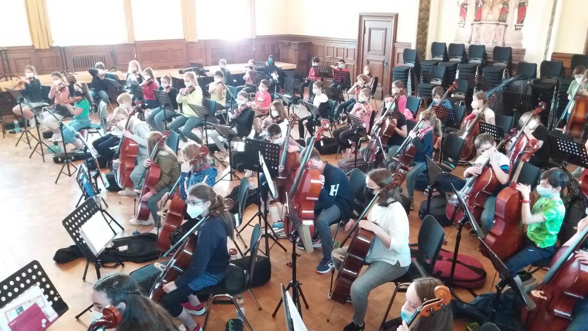 Die Streicher des städtischen Gymnasiums sowie der Musikschule Olpe konnten nach langer Corona-Pause erstmalig wieder gemeinsam musizieren. von privat