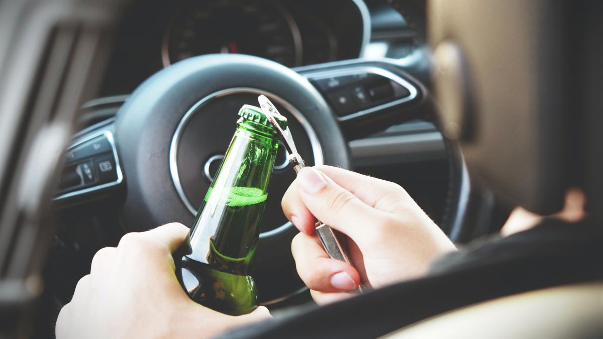 Ein 18-Jähriger wurde in Finnentrop wegen auffäliger Fahrweise am Mittwoch, 2. Juni, gegen 23 Uhr von der Polizei angehalten. Dabei stellte sich heraus, dass der junge Mann alkoholisiert und nicht im Besitz eines Führerscheins gewesen ist. von pexels.com