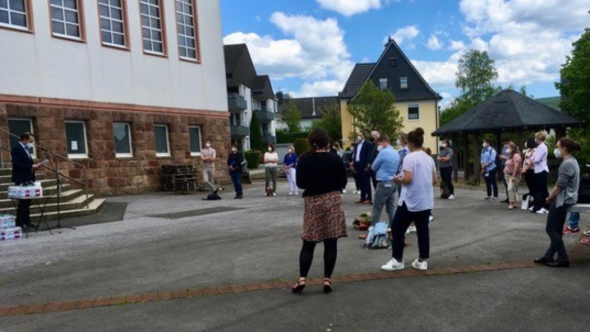 Bei der Veranstaltung am Städtischen Gymnasium Olpe tauschten sich Vertreter der Uni Siegen und der Olper Schulen über aktuelle Entwicklungen in der Forschung sowie über digitale Lernumgebungen aus. von privat