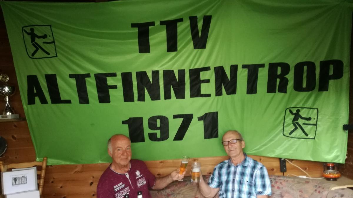 Die Brüder Walter und Udo Voss feierten das 50-jährige Jubiläum des TTV Altfinnentrop. von privat