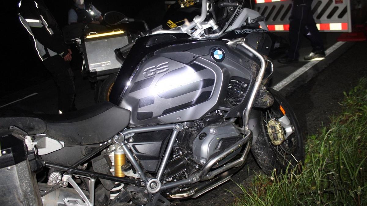 Das Motorrad des verunglückten 48-Jährigen wurde beschädigt. von Polizei Olpe