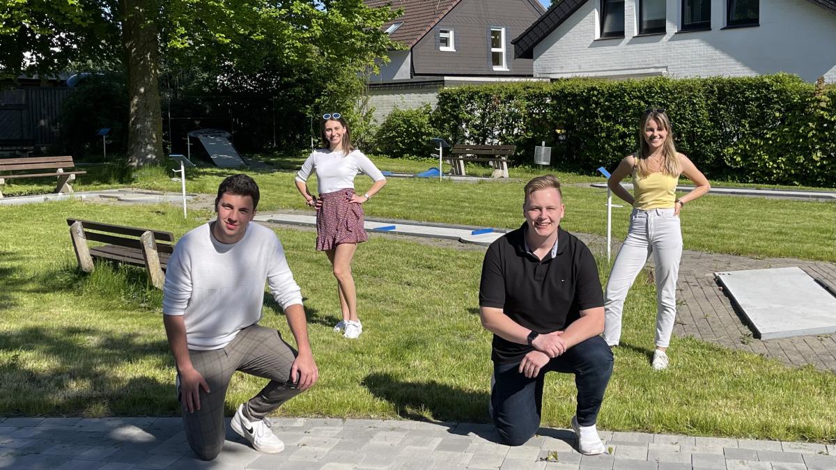 Das Team der Minigolfanlage in Elspe freut sich auf den Saisonstart. von privat