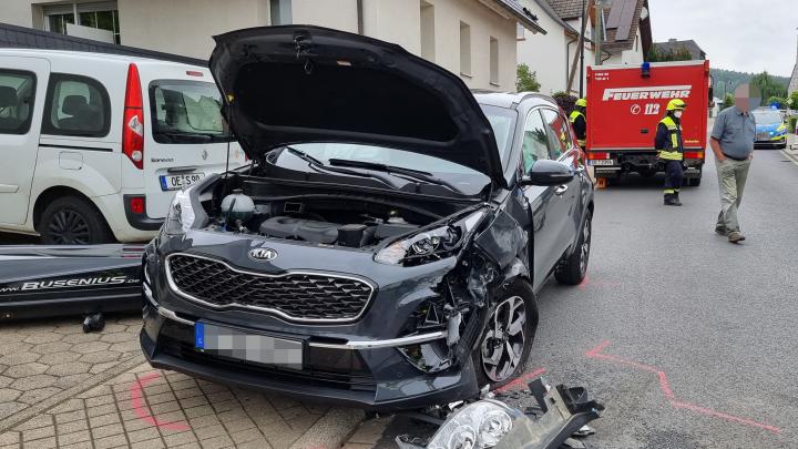 Drei Verletzte Und Vollsperrung Nach Verkehrsunfall In