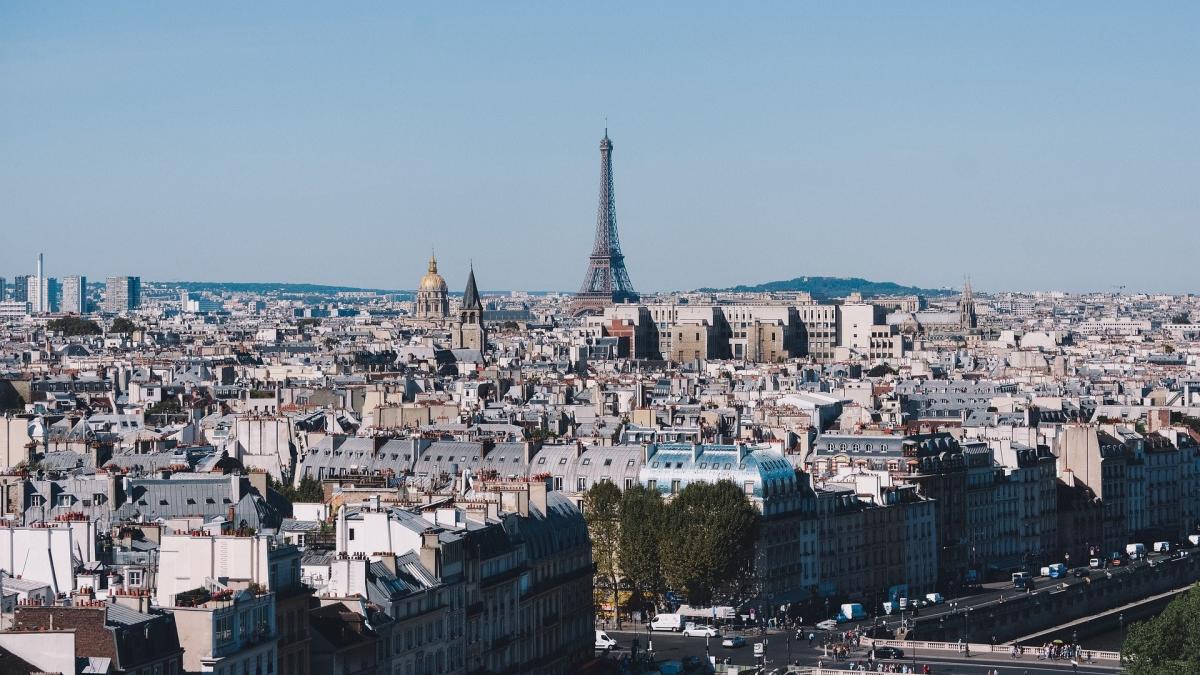 Von Olpe nach Paris: Dank toller europäischer Zusammenarbeit konnte die Leitstelle Olpe Hilfe zu einem Patienten in Paris schicken. von pixabay