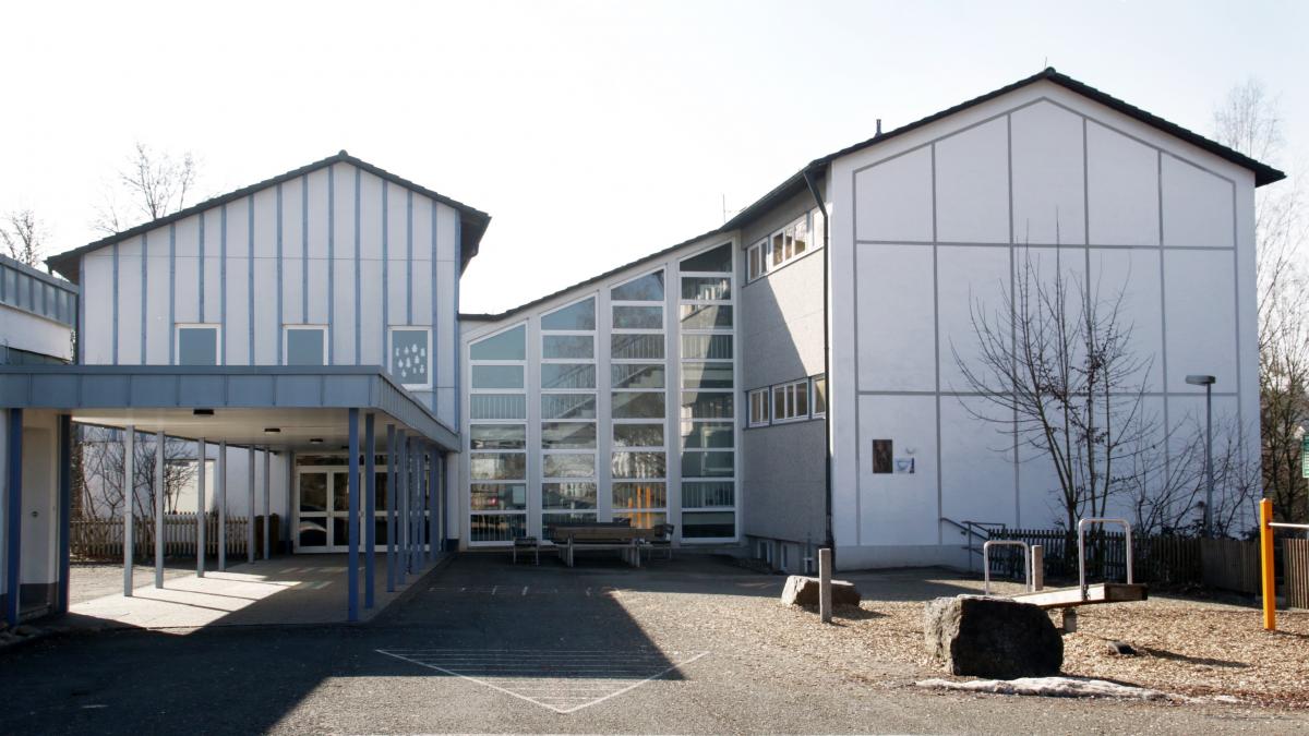 Vor allem für die St. Nikolaus-Grundschule Grevenbrück soll die Einrichtung eines Ganztagsangebotes geprüft werden. von Christine Schmidt