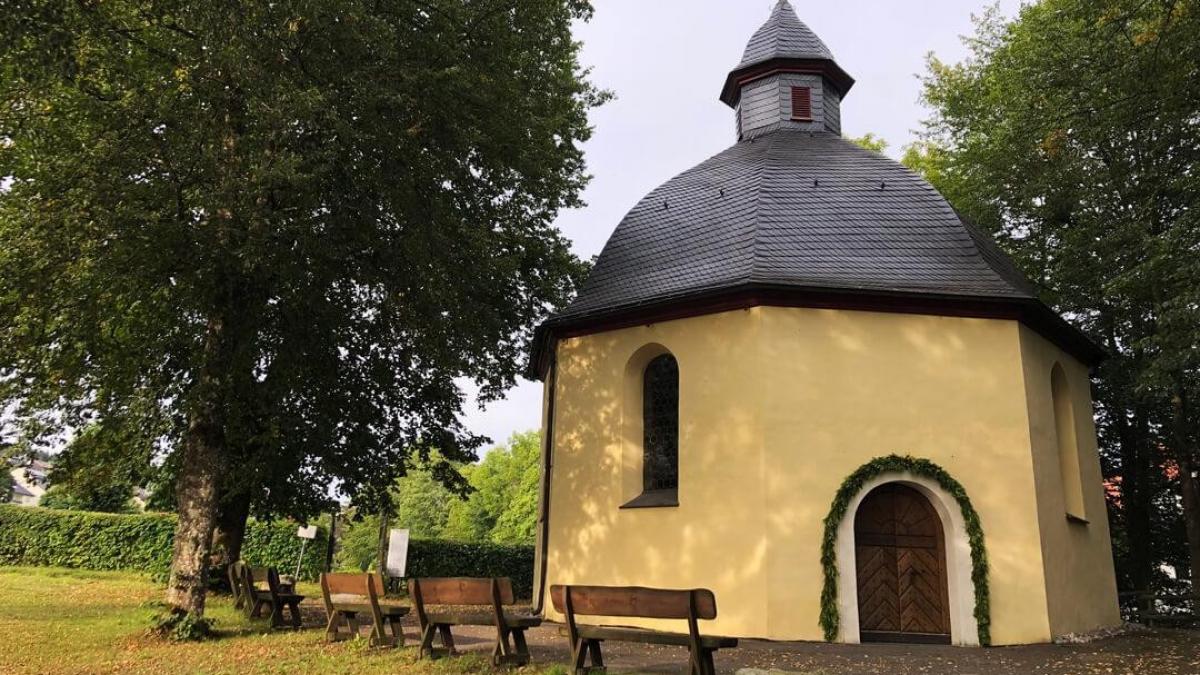 Die Rochuskapelle in der Nähe des Friedhofs ist das älteste erhaltene Gebäude in Olpe. von PV Olpe