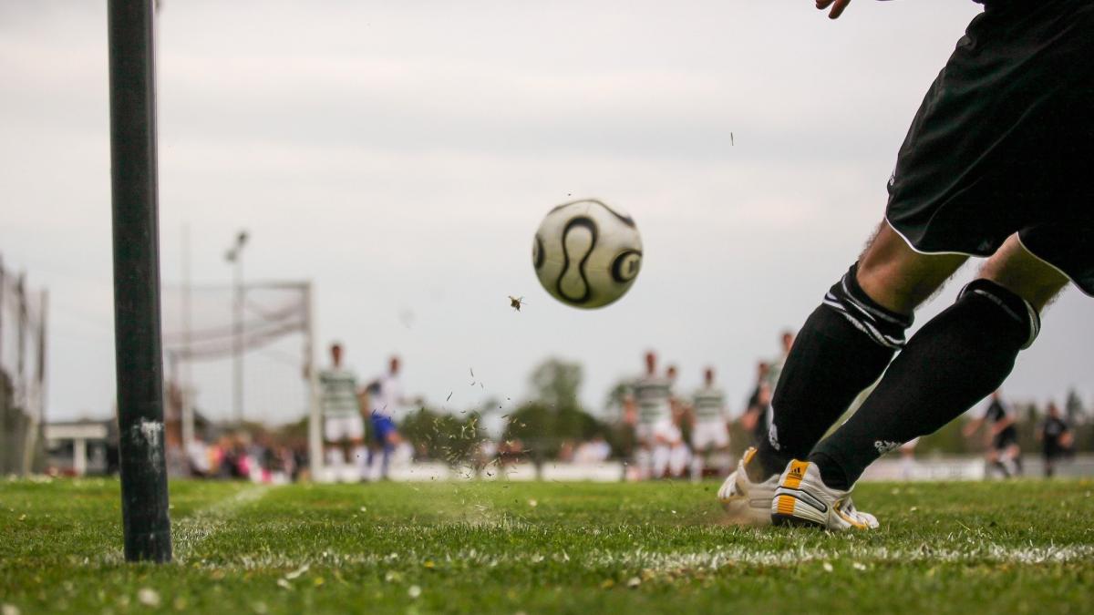 Endlich wieder Fußball im Team. Im August findet das Wendener Gemeindepokalturnier in Altenhof statt. von pixabay