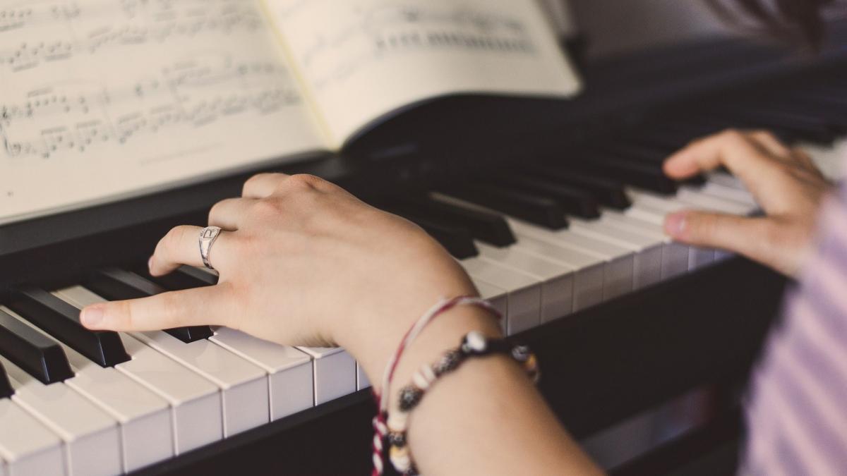 Musizieren lernen wird nicht teuer. Erst für 2023 ist mit einer Anpassung der Musikschul-Gebühr zu rechnen. von Pixabay.com
