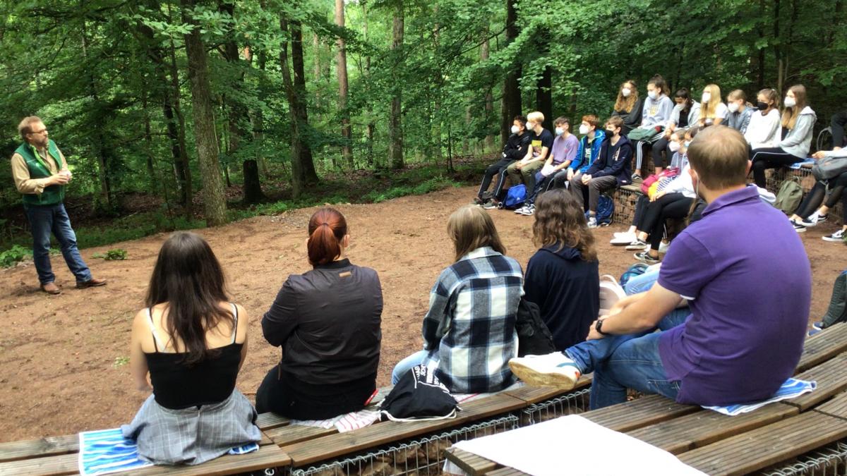 Die Situation des Waldes und das Problem des Klimawandels wurden im Waldforum erläutert. von privat