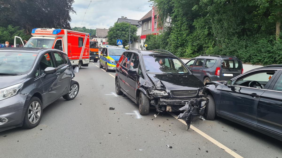 Unfall am Freitagnachmittag, 9. Juli, auf der B 55 in Grevenbrück. von Nicole Voss