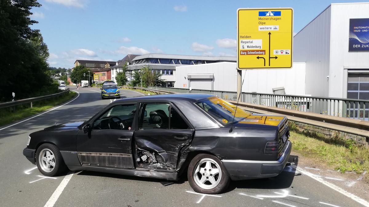 Am schwarzen Mercedes entstand ein Schaden von mindestens 7.000 Euro. von Adam Fox