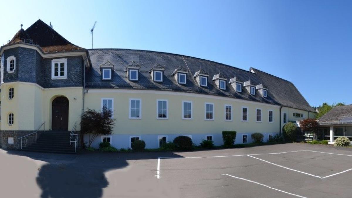 Panoramabild der ehemaligen Grundschule Ottfingen von Dorf-Initiative Grundschule Ottfingen