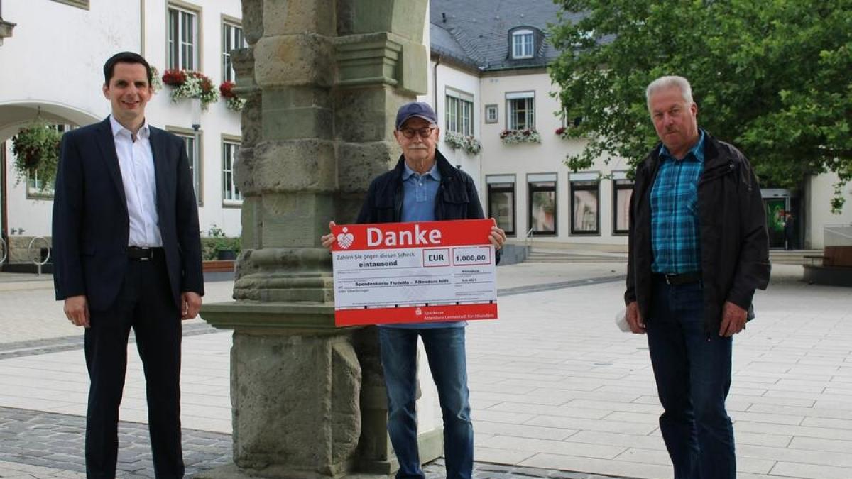 Die „Bänker“-Gruppe spendet 1.000 Euro für die Opfer der Hochwasser-Katastrophe. von Hansestadt Attendorn