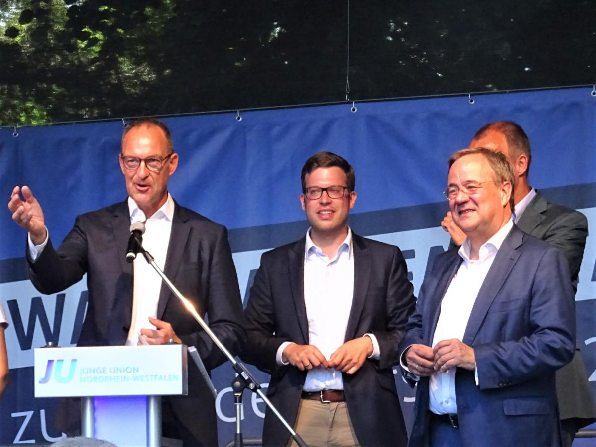 Landtagsabgeordneter Jochen Ritter (links) und Bundestagskandidat Florian Müller (Mitte) hießen den Kanzlerkandidaten und NRW-Ministerpräsidenten Armin Laschet in der Kreisstadt willkommen. von Sigrid Mynar
