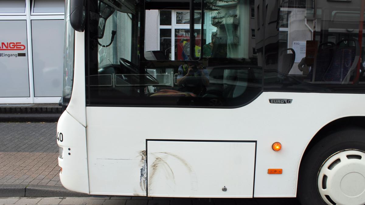 Der beschädigte Bus. von Kreispolizeibehörde Olpe