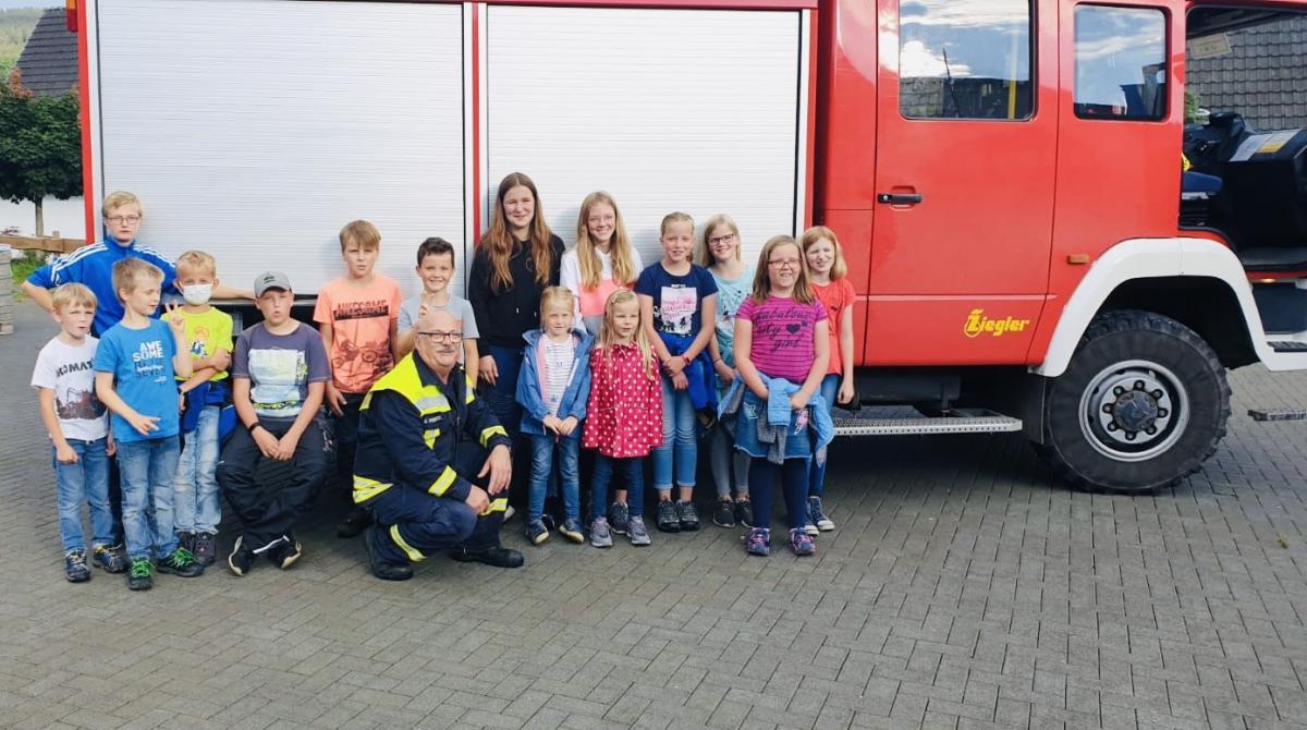 Die Kinder erkundigten sich über den Alltag der Feuerwehr. von privat