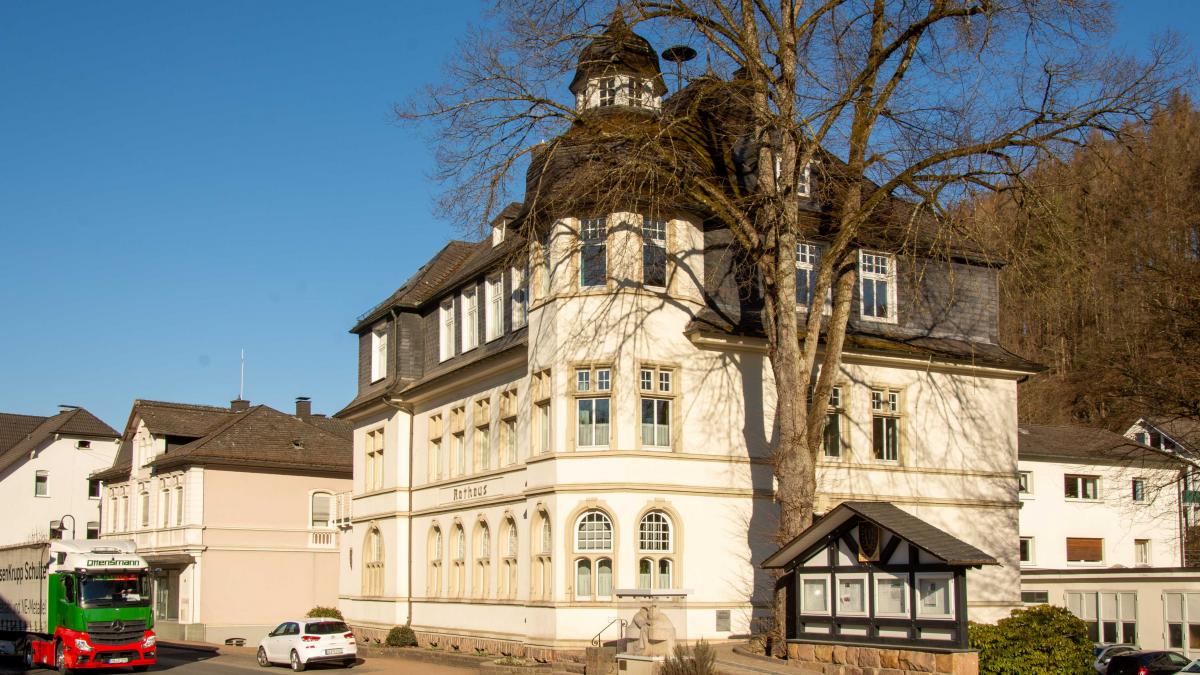 Das Rathaus der Gemeinde Kirchhundem. von Nils Dinkel