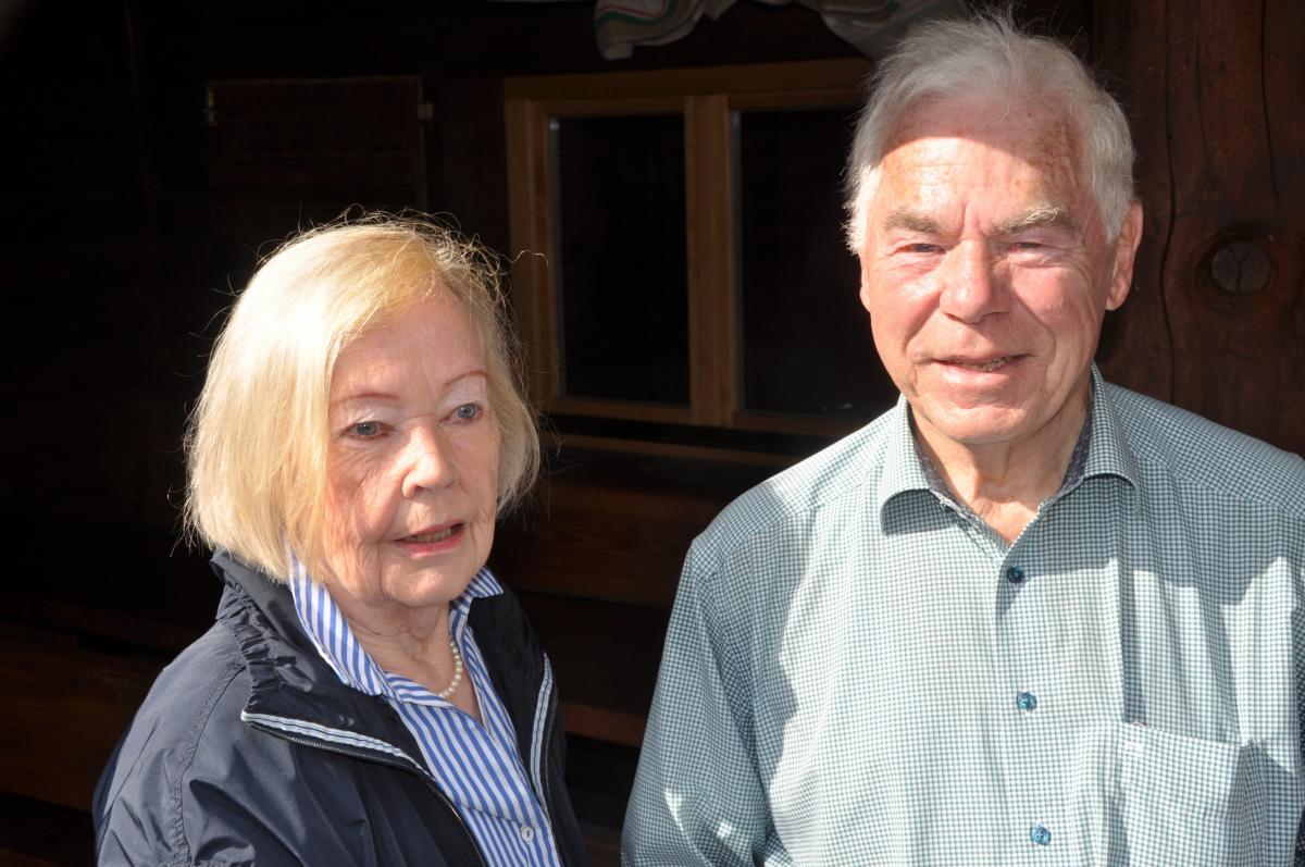 Wanderführer Hermann Belke und Gisela Henze können beide auf eine 60-jährige Mitgliedschaft in der CDU zurück blicken. von Karl-Hermann Ernst