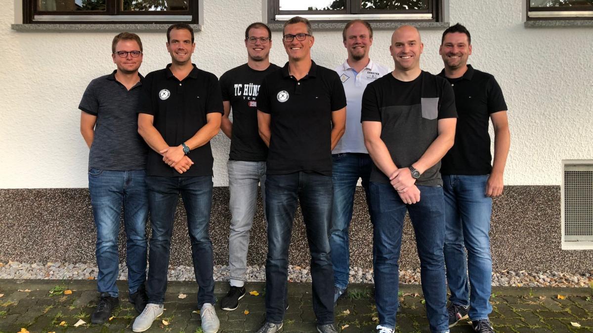 Der neue Vorstand beim TC Hünsborn: Jens Halbe, Manuel Simm, Dominik Klur, Markus Klur, Moritz Vierschilling, Fabian Knott und Markus Koch (es fehlt Tobias Knott). von privat