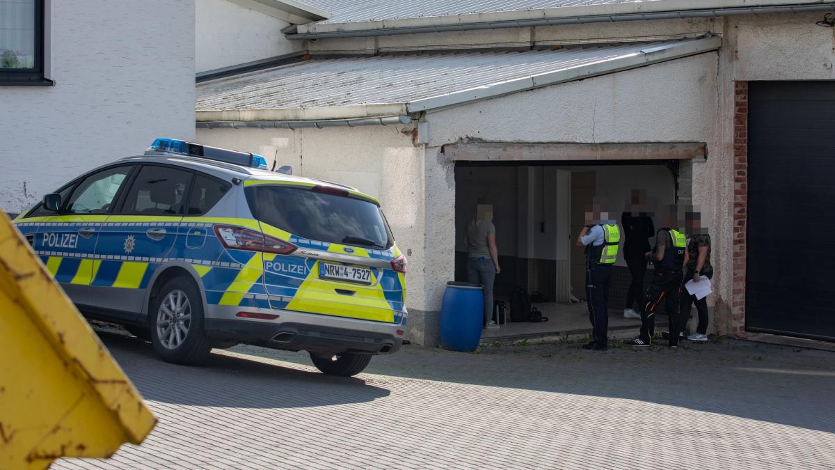 Die Polizei fand bei der Durchsuchung einer Lagerhalle eines ehemaligen Firmengeländes in Olpe eine Cannabis-Plantage. von Kai Osthoff