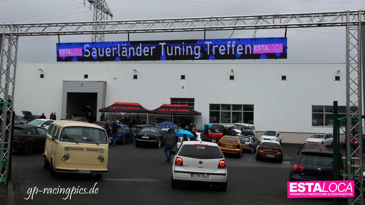Das Sauerländer Tuning-Treffen in Attendorn brachte 2.210 Euro für den guten Zweck ein. von Esta Loca Entertainment