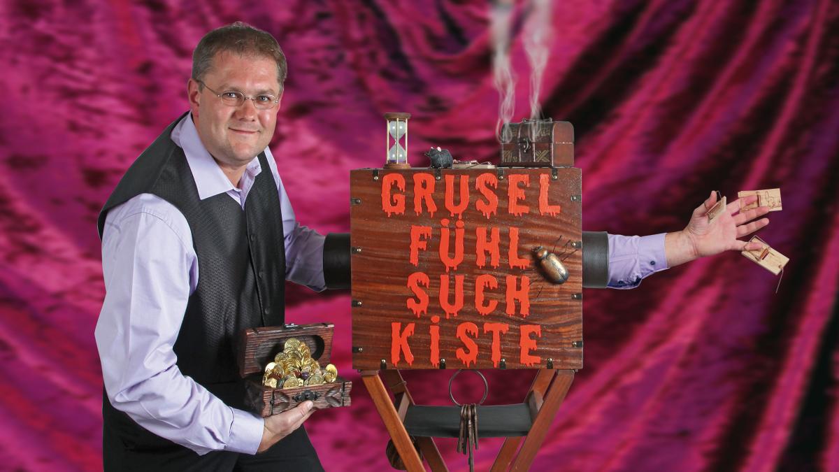 Zauberer Thorsten Rosenthal wird in der Wendener Hütte den Zuschauern seine Tricks zeigen. von privat