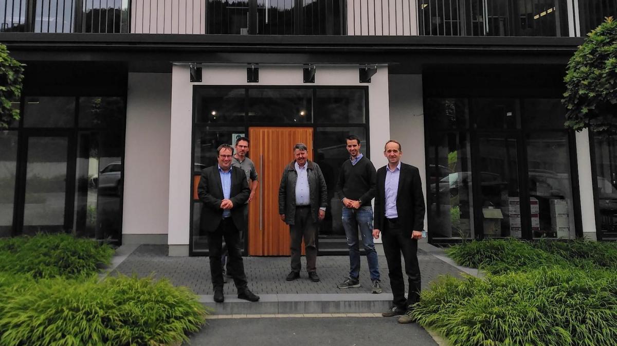 Beim Firmenbesuch in Lenhausen (von links): Oliver Krischer, Gregor Kaiser, Peter und Rolf Vente, Holger Thamm. von privat