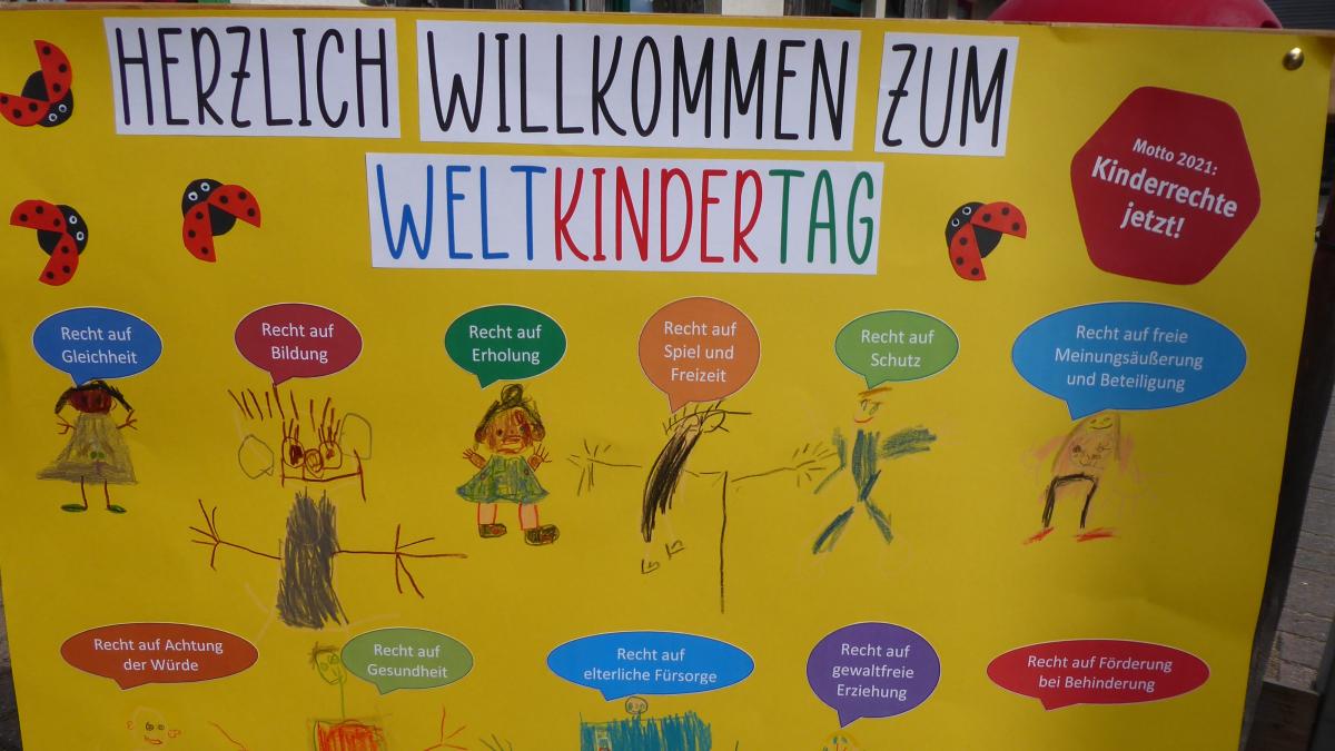Die Kindergartenkinder in Dahl/Friedrichtsthal hatten ein Plakat zum Weltkindertag gemalt. von privat