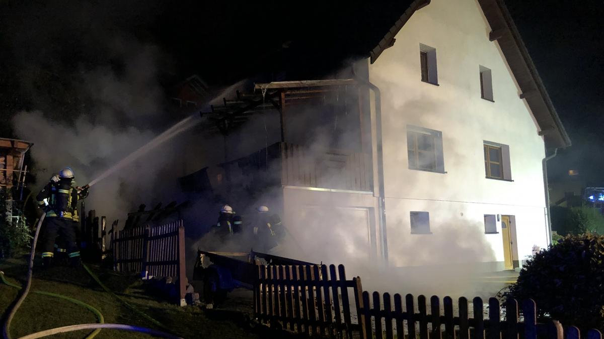 Beim Brand in Möllmicke waren 60 Einsatzkräfte vor Ort. von Feuerwehr Wenden