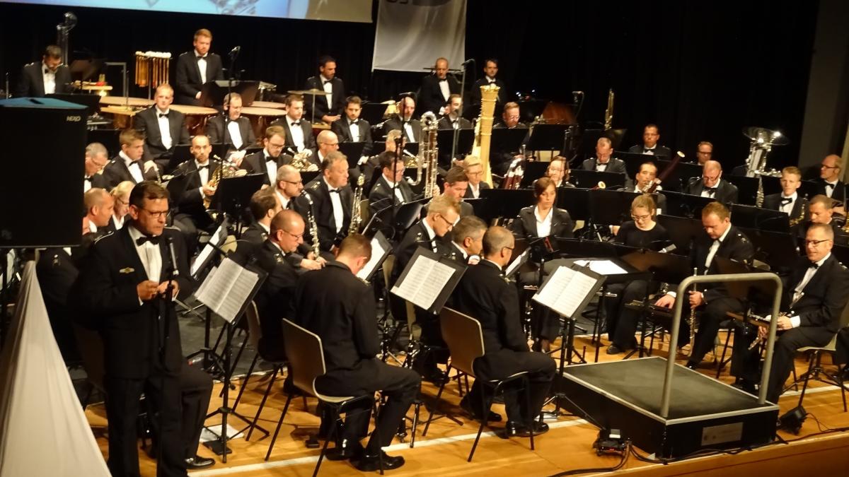 Archivfoto: Das Musikkorps der Bundeswehr bei einem Auftritt in der Stadthalle Olpe. von Sigrid Mynar