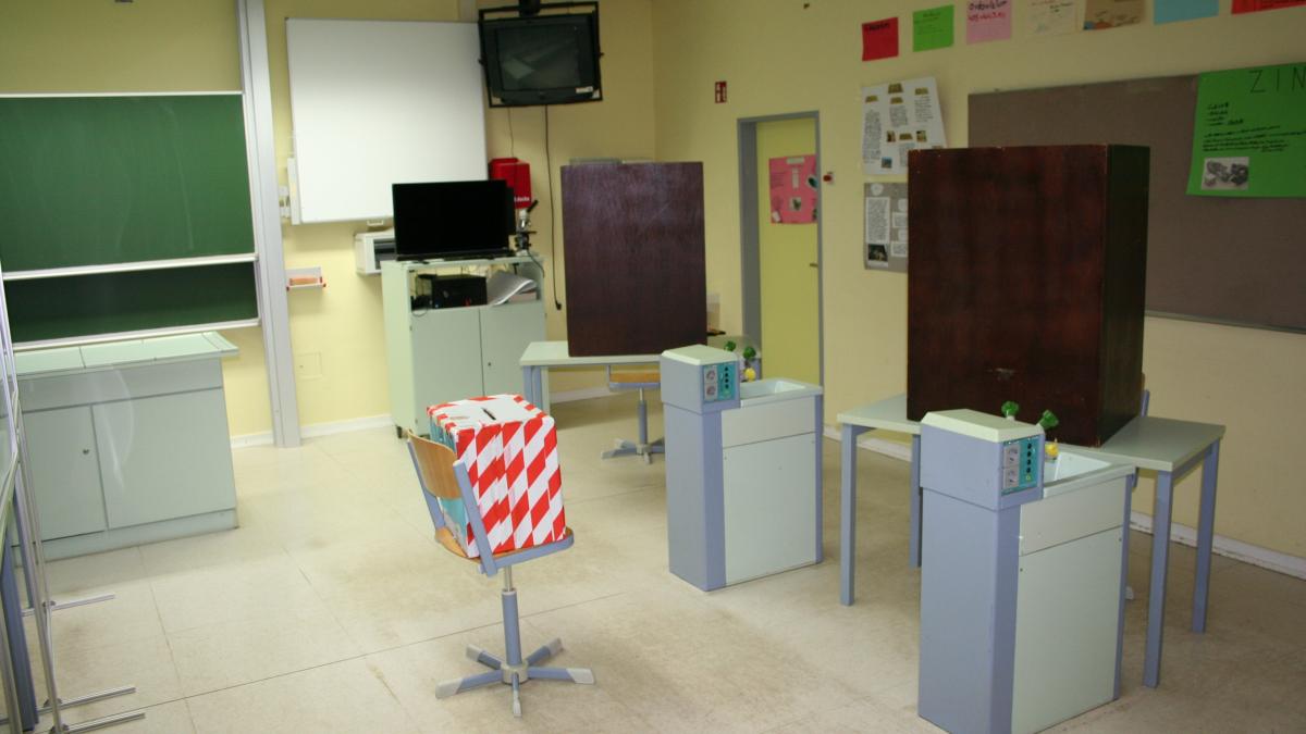 In der Attendorner Sekundarschule wurde unter echten Bedingungen eine Wahl simuliert. von privat