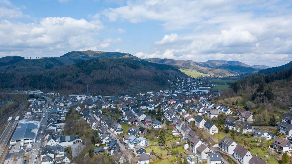 Lennestadt (hier ein Blick auf Altenhundem) hat in den vergangenen Jahren besonders viele Einwohner verloren. von Nils Dinkel