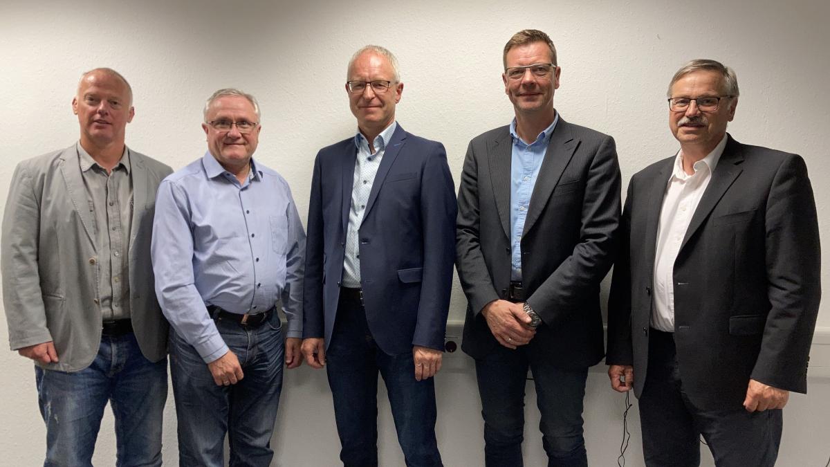 Peter Niklas, Joachim Schlüter, Michael Hecken, Edgar Tiggemann und Rolf Kantelhardt (von links). von Kreissportbund Olpe