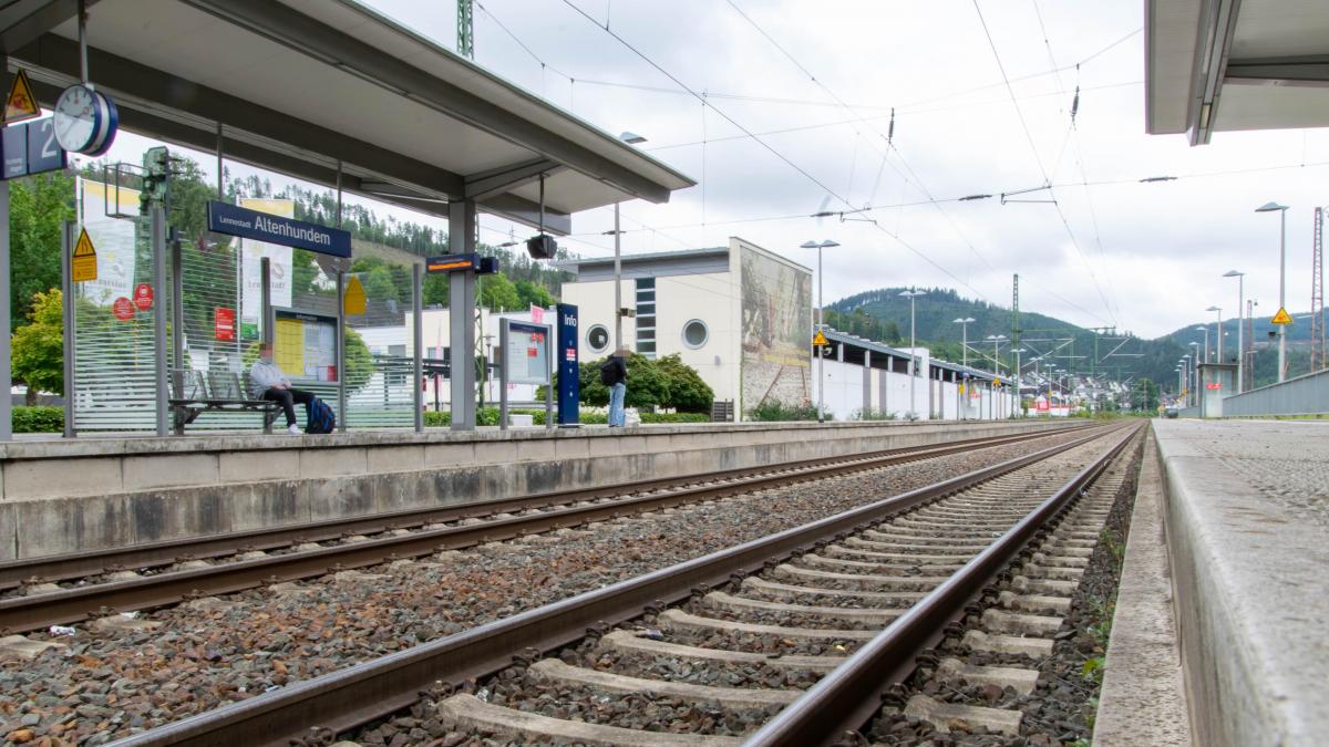 Am Bahnhof in Altenhundem sind künftig häufiger Intercitys zu sehen. von Nils Dinkel
