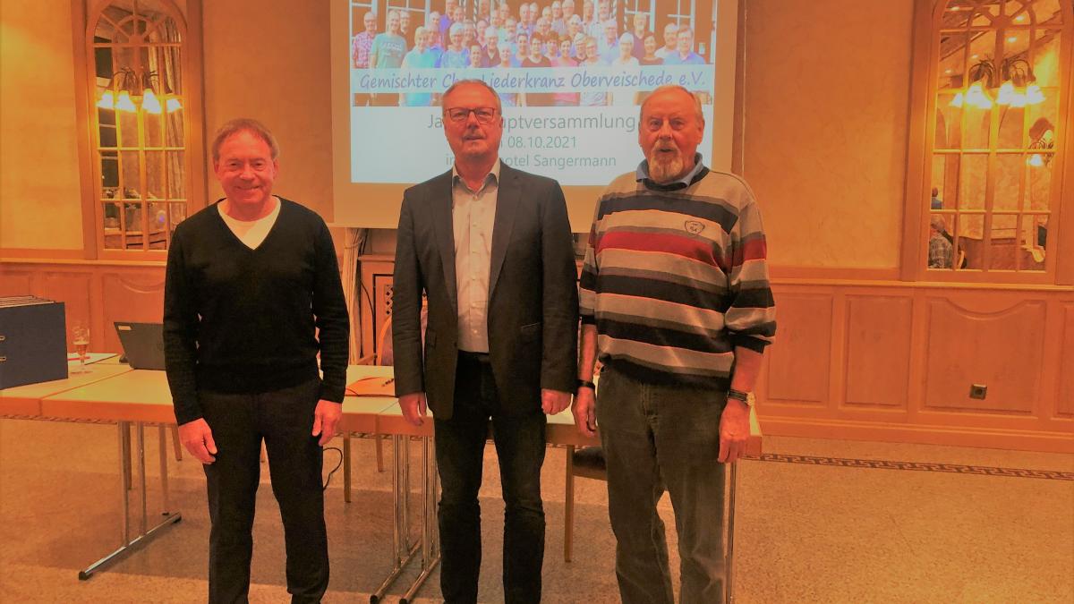 Bei der Ehrung (von links): Winni Springmann , Vorsitzender Hans-Joachim Rickelhoff und Wolfgang Heinze. von privat