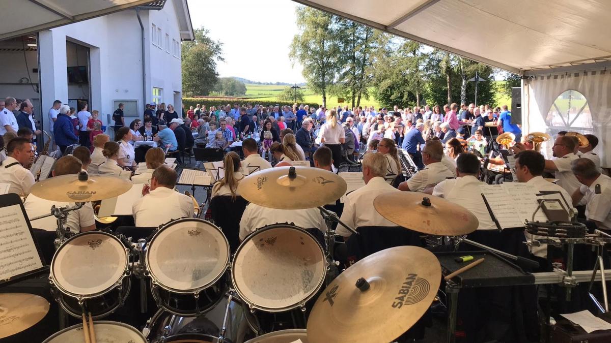 Ein tolles Gemeinschafts-Projekt: Das Konzert von Musikverein Neuenkleusheim und Musikzug Iseringhausen begeisterte 500 Besucher. von privat