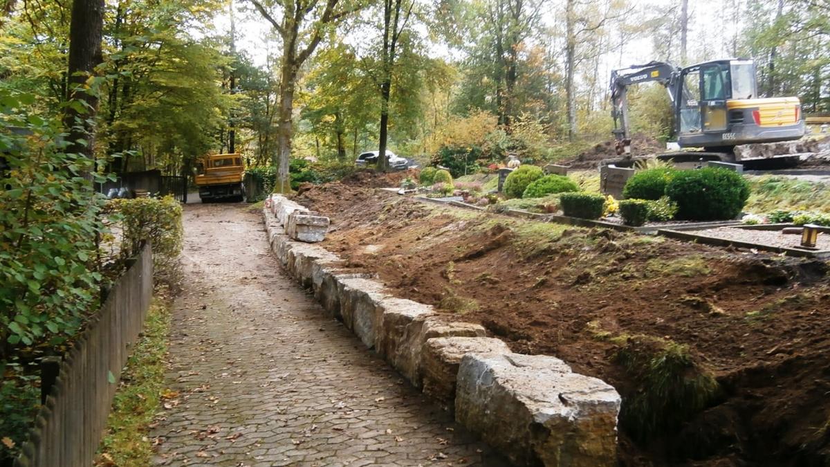Auf dem Friedhof in Sondern finden im Oktober 2021 Umbauarbeiten statt. von Stadt Olpe