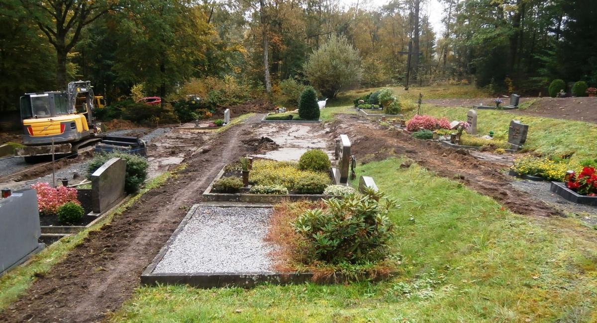 Auf dem Friedhof in Sondern finden im Oktober 2021 Umbauarbeiten statt. von Stadt Olpe